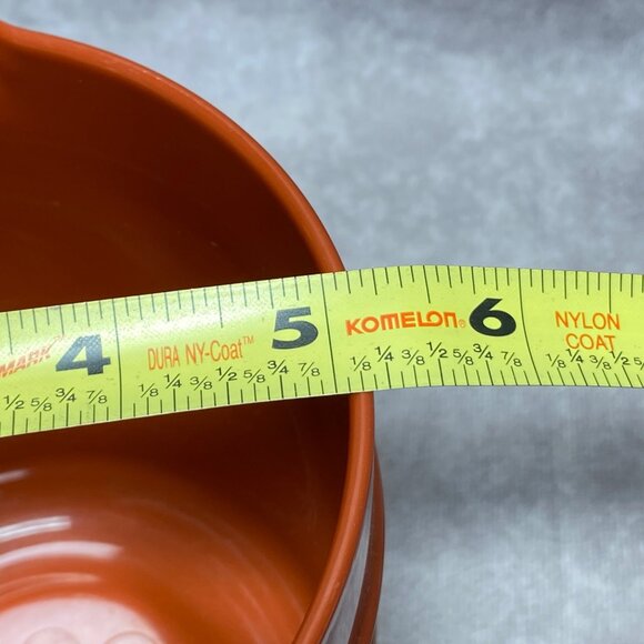 Rubbermaid Brown Plastic 1.5 Quart Pitcher Jug With Lid Ribbed Design - Picture 12 of 12